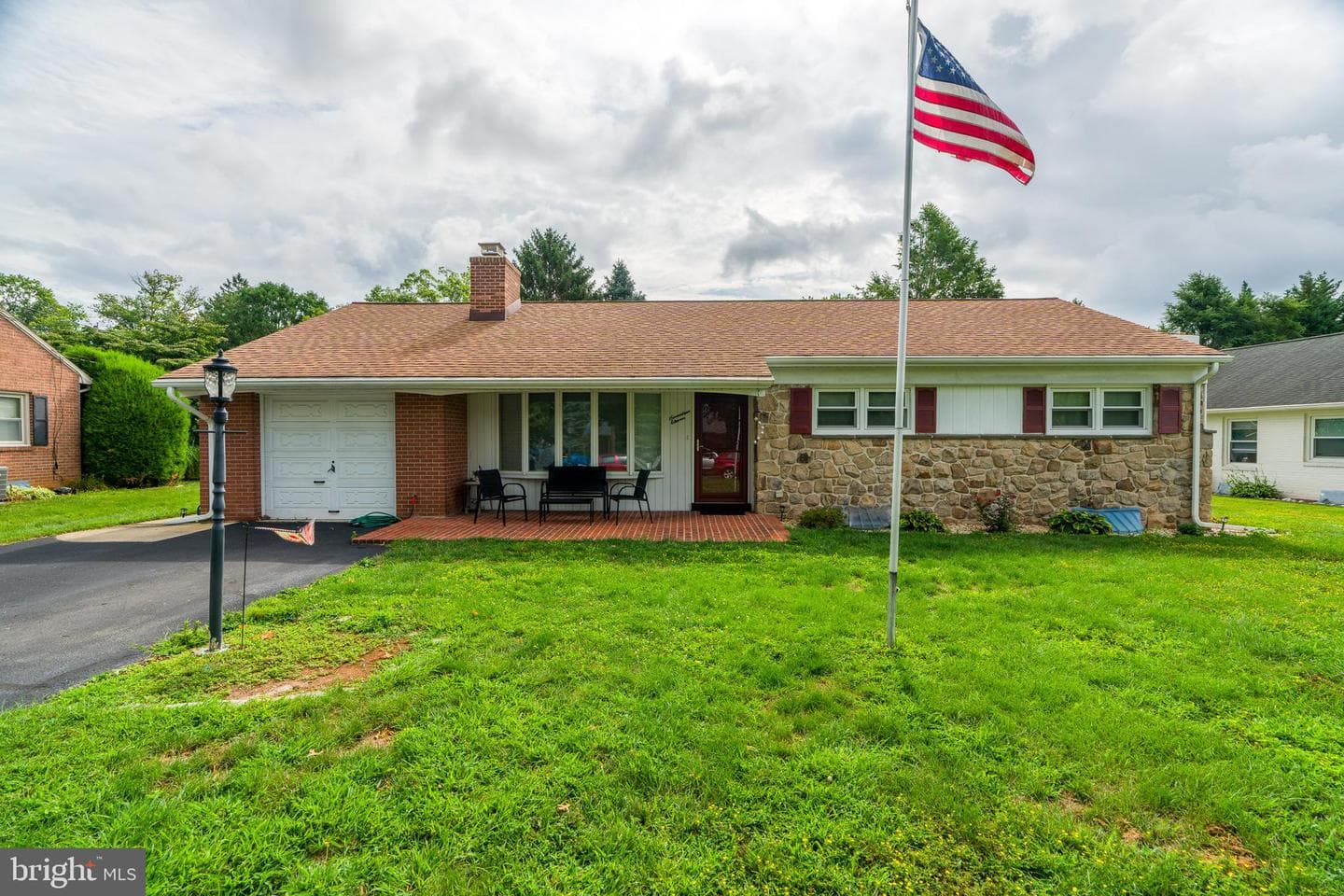 1711 Billview Drive photo 1