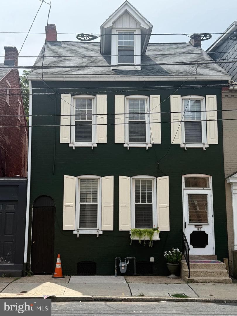 128 E James Street photo 1