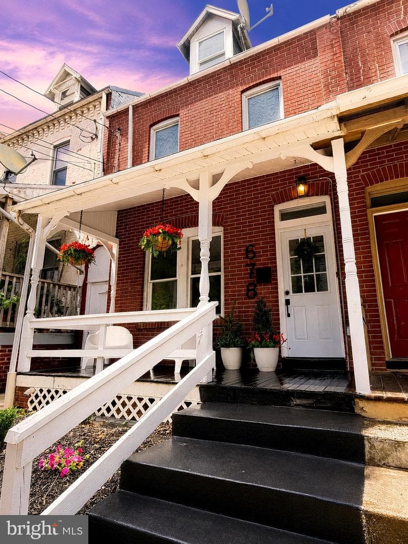 678 Union Street photo 1