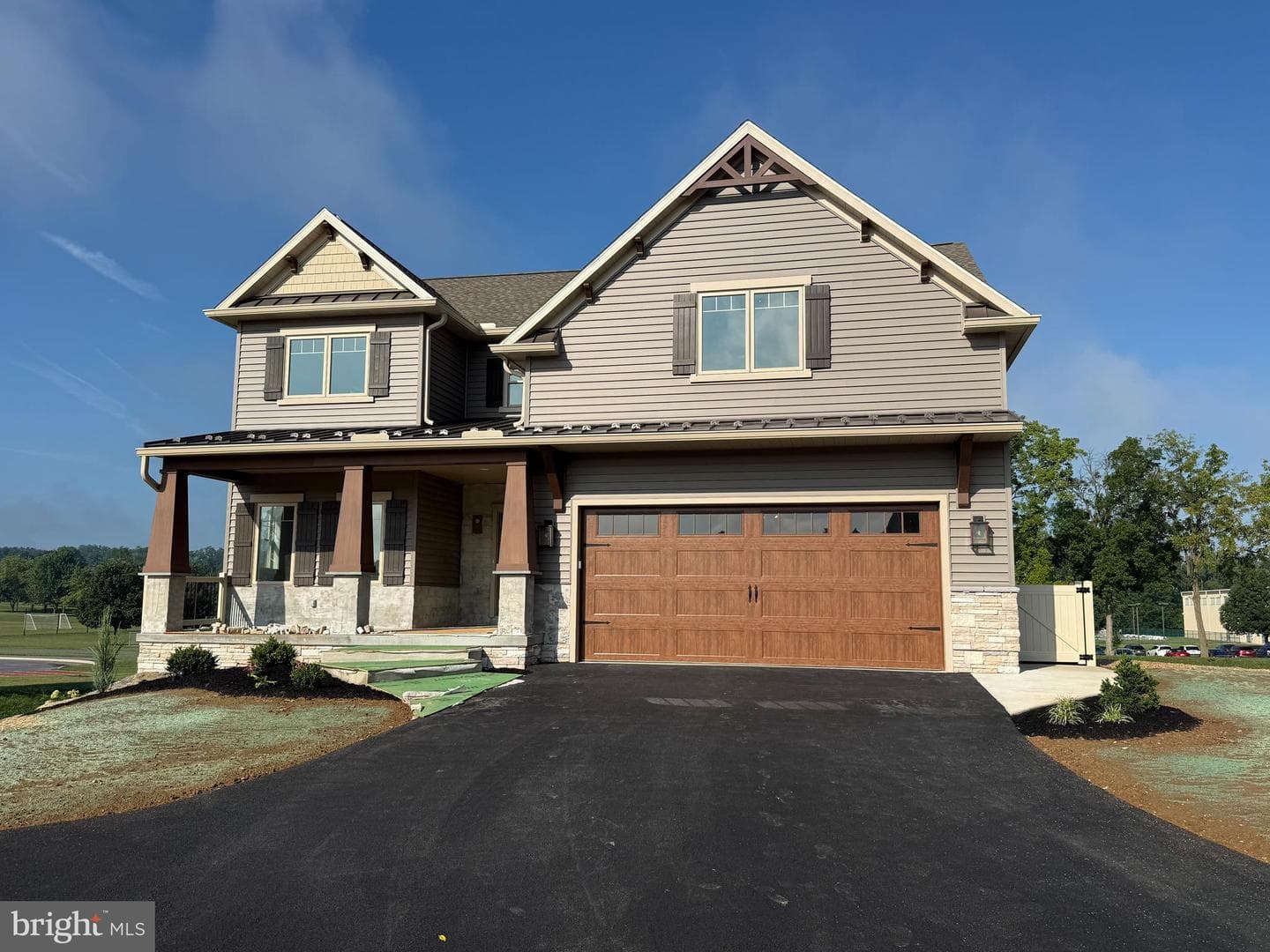233 Parkside Place photo 1