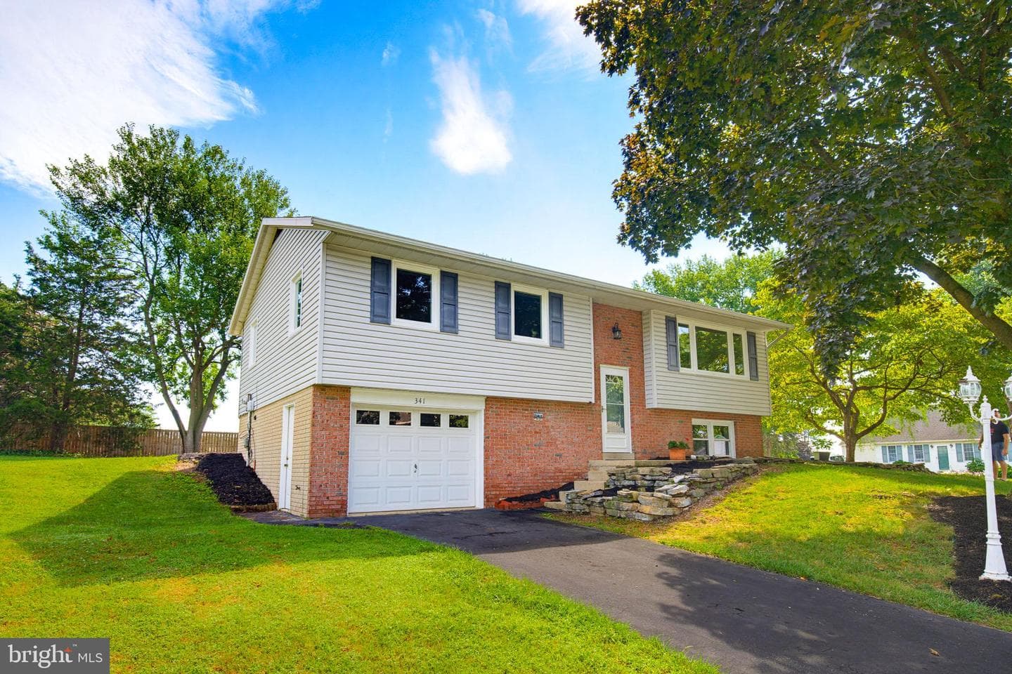 341 Primrose Lane photo 1