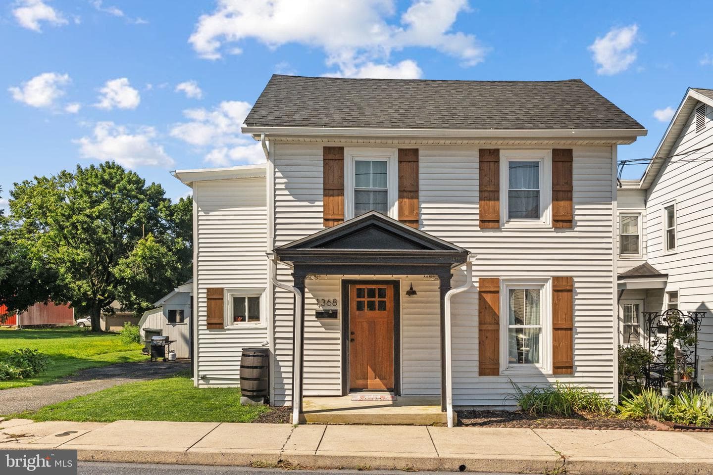 1368 Apple Street photo 1