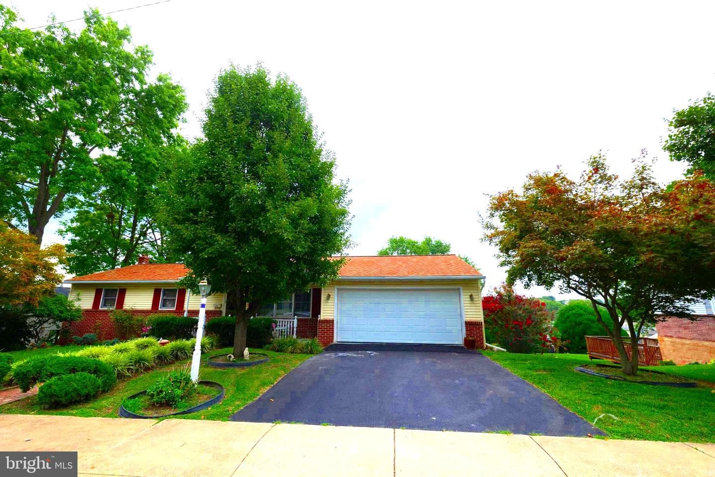 110 Hemlock Road photo 1