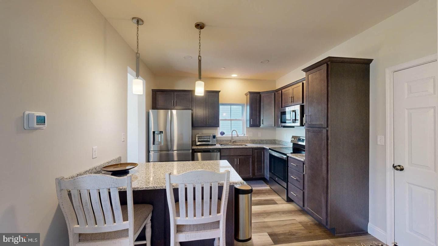 1408 Arch Street photo 14