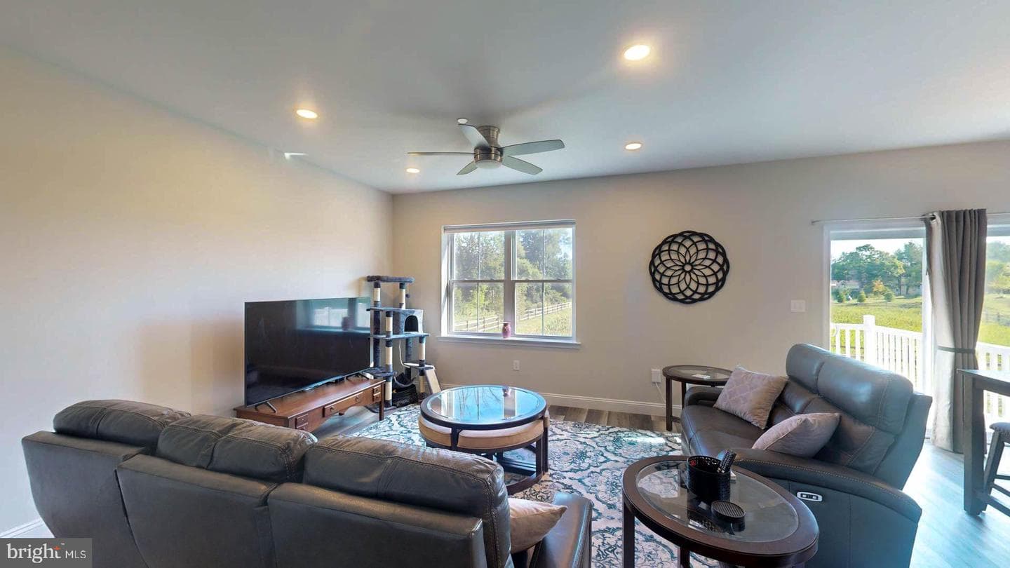1408 Arch Street photo 18