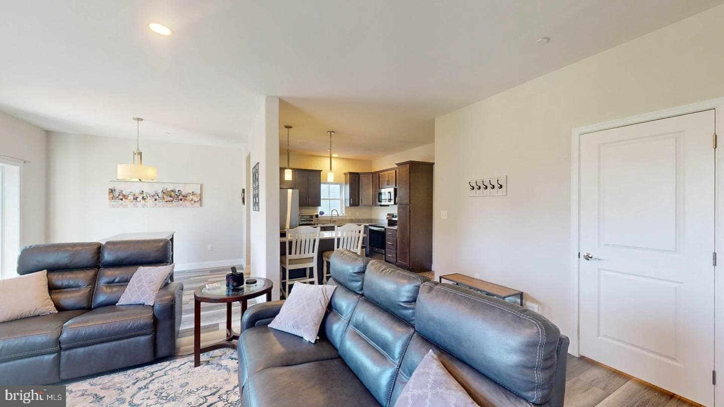 1408 Arch Street photo 22