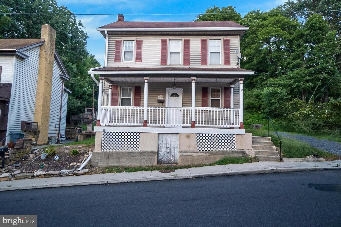 1233 Main Street photo 2