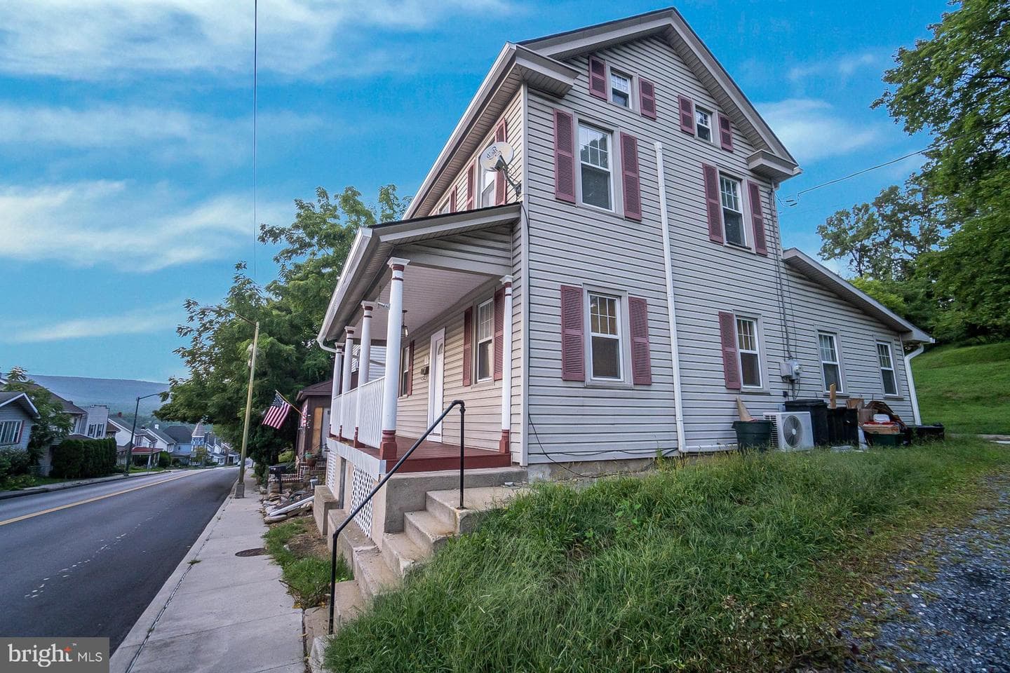 1233 Main Street photo 3