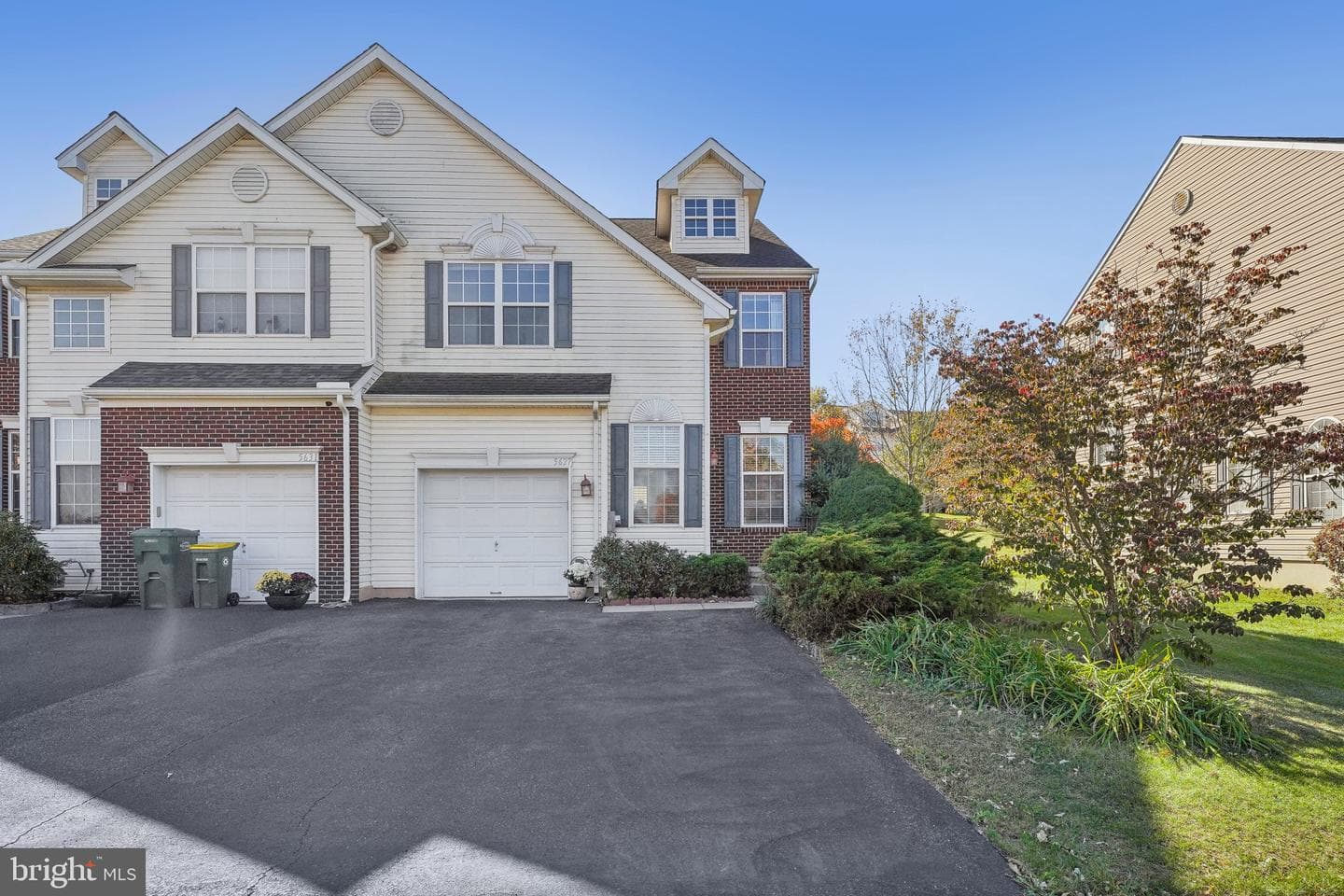 5627 Spring Ridge Drive W photo 2