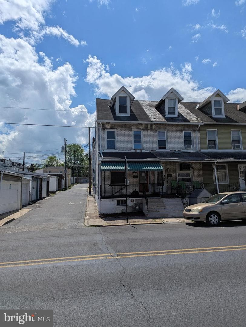 1616 W Tilghman Street photo 1