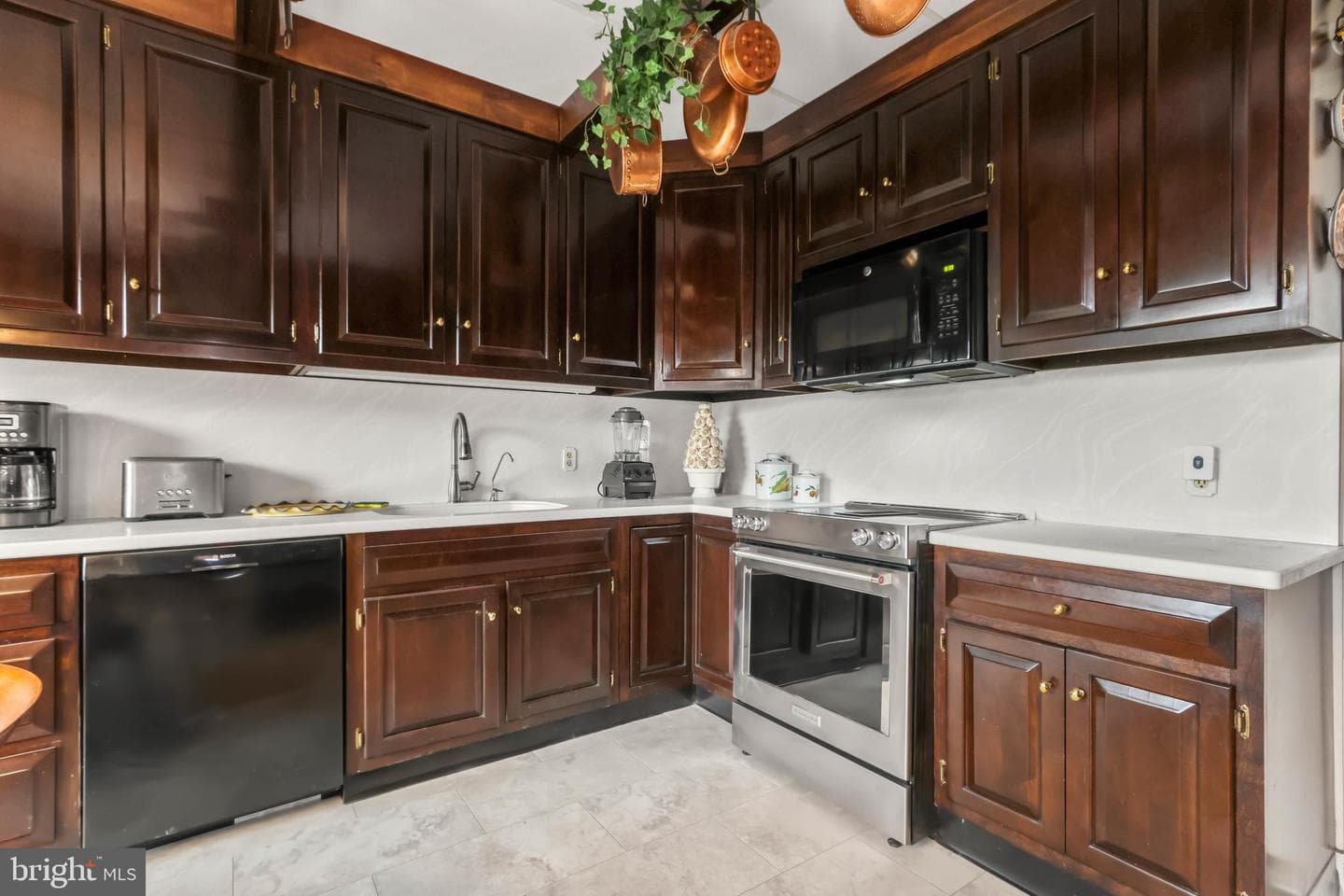 2730 W Chew Street photo 13