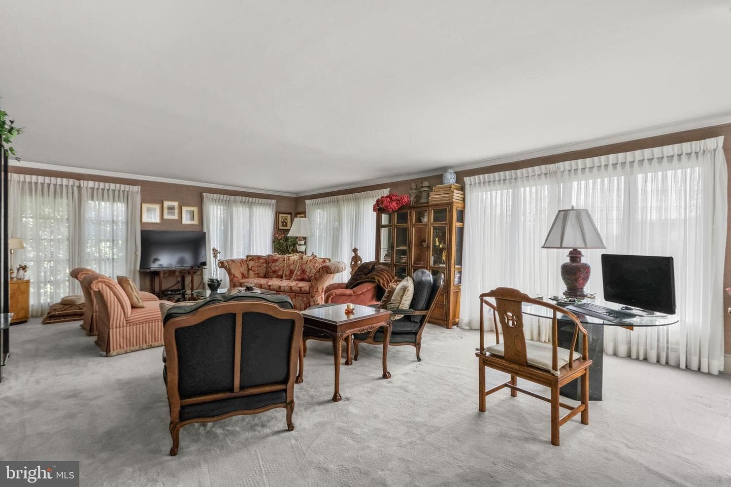 2730 W Chew Street photo 16