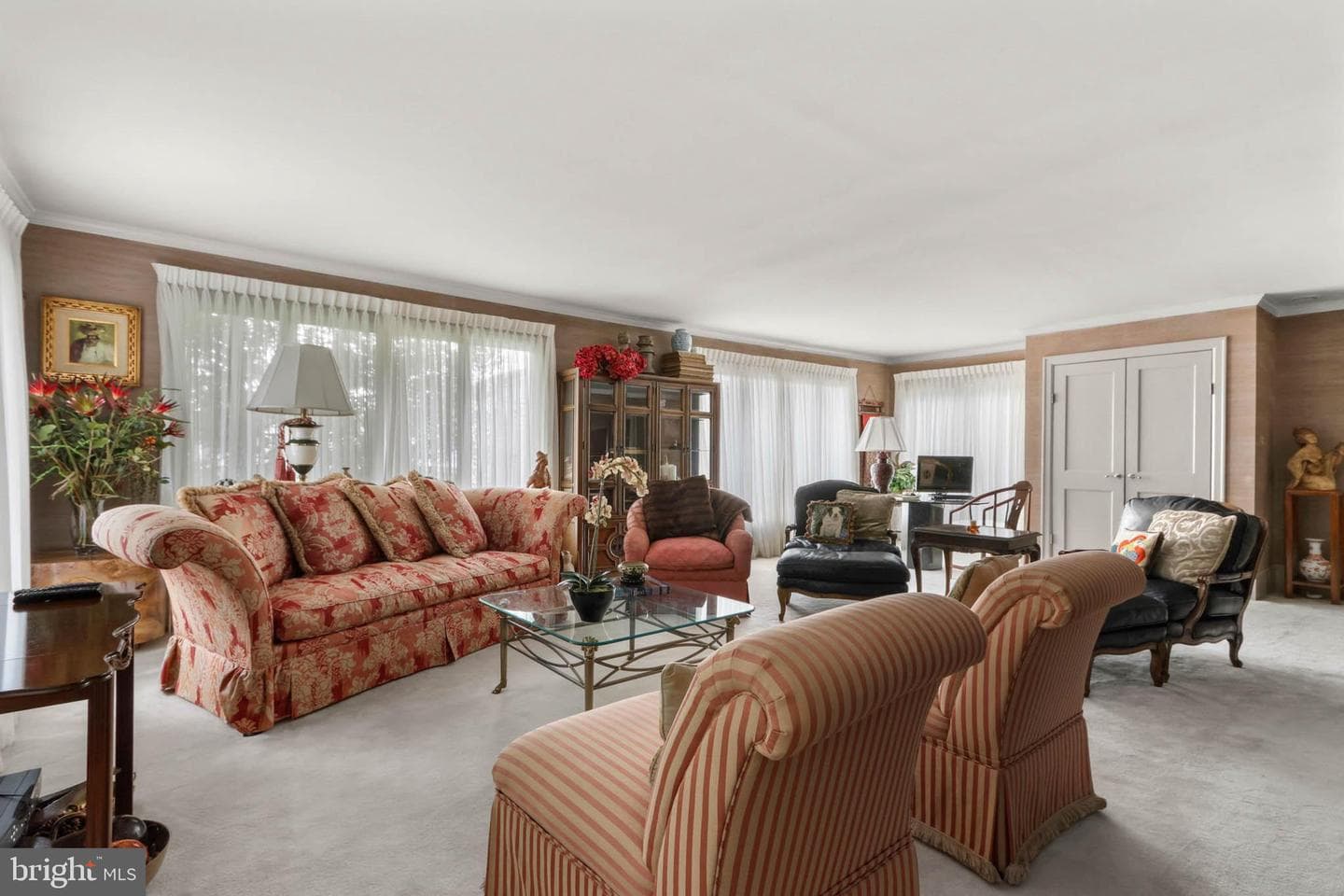 2730 W Chew Street photo 17