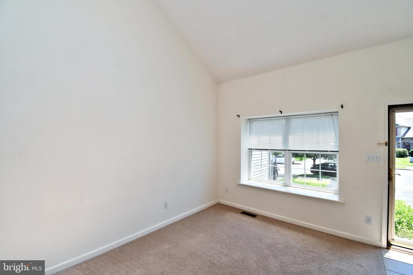 5631 Stonecroft Lane photo 9