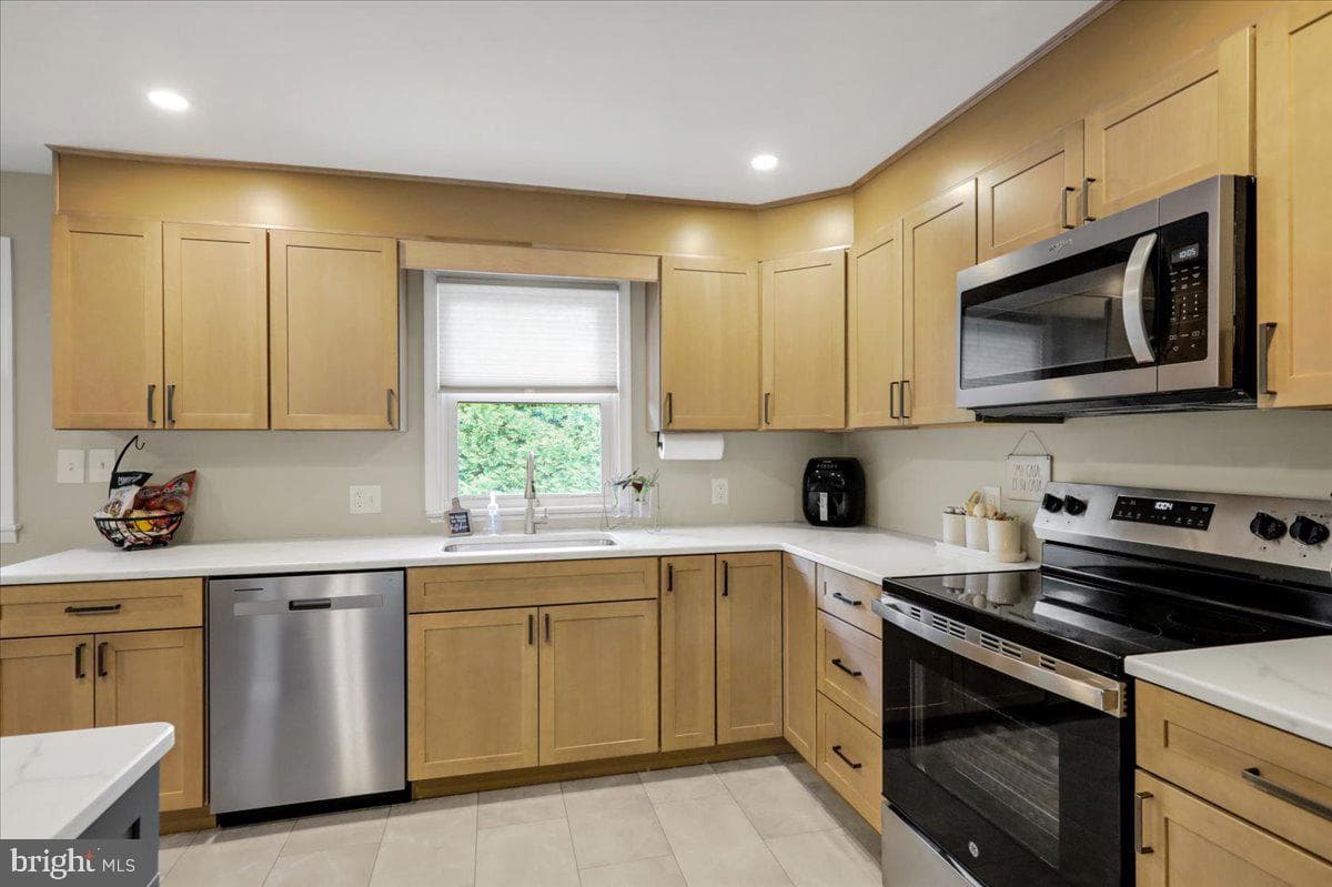 812 Miller Street photo 30
