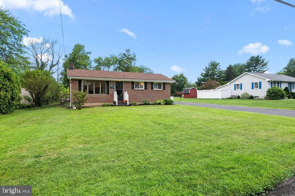 5196 Price Avenue photo 1
