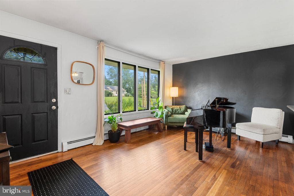 5196 Price Avenue photo 3