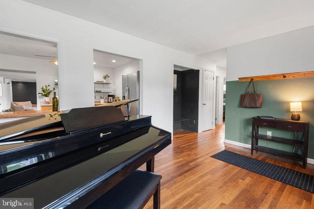 5196 Price Avenue photo 4