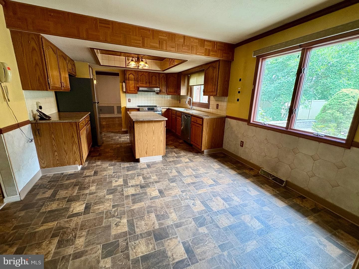 3706 Surrey Drive photo 18