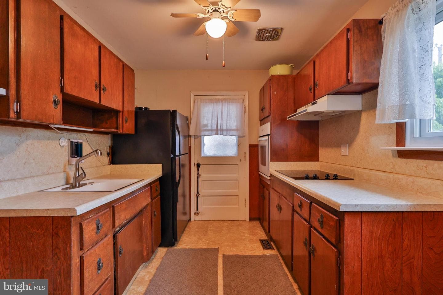 1353 Richard Avenue photo 15