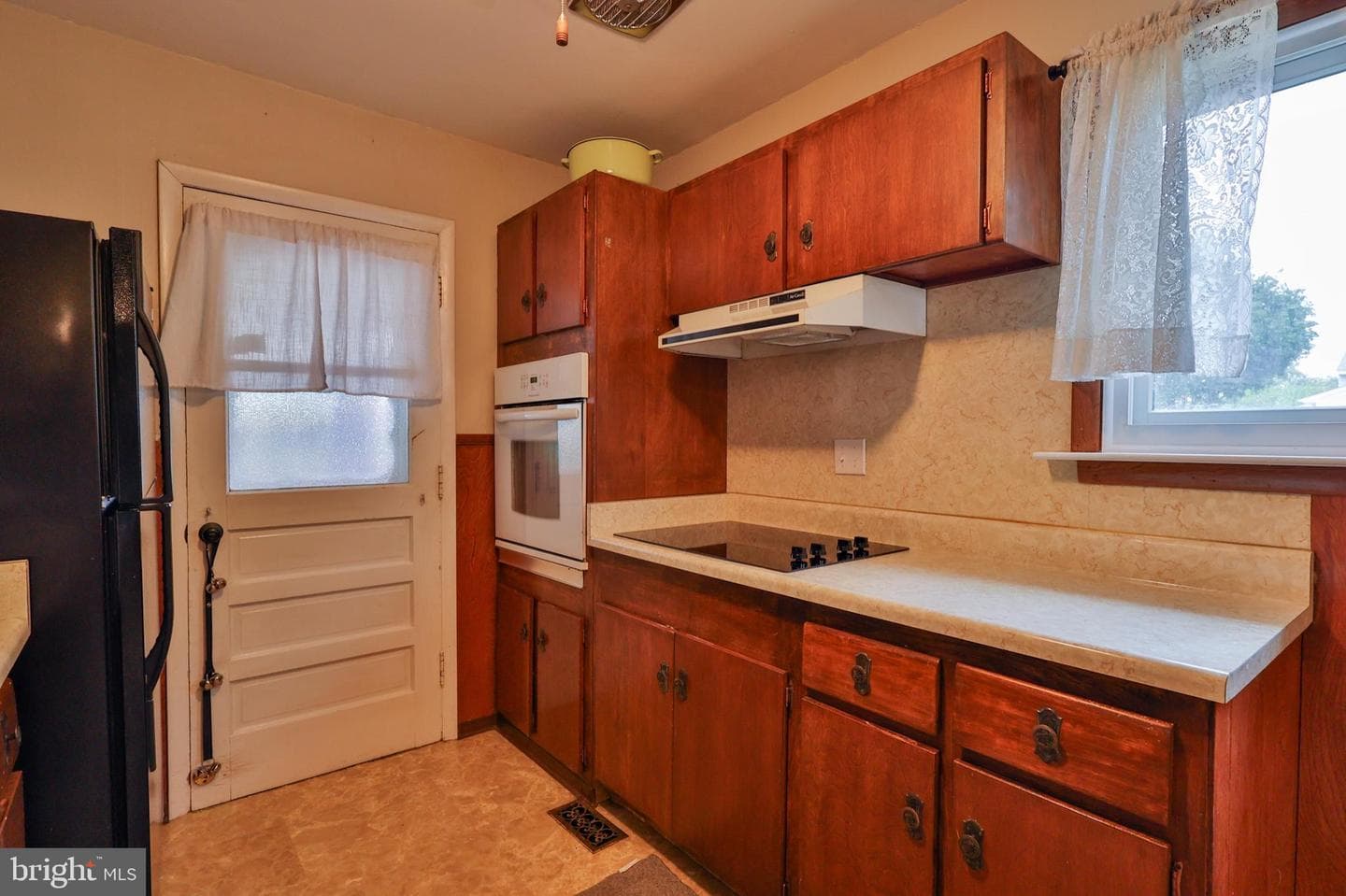 1353 Richard Avenue photo 16