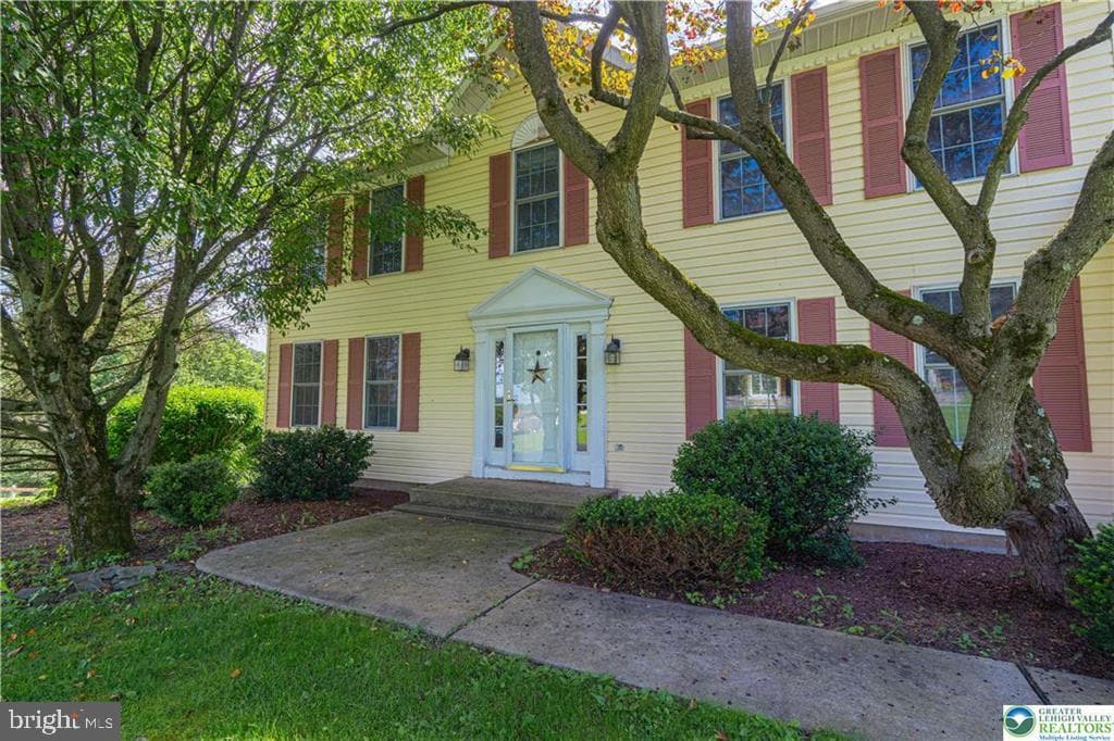 5460 Devonshire Court photo 1