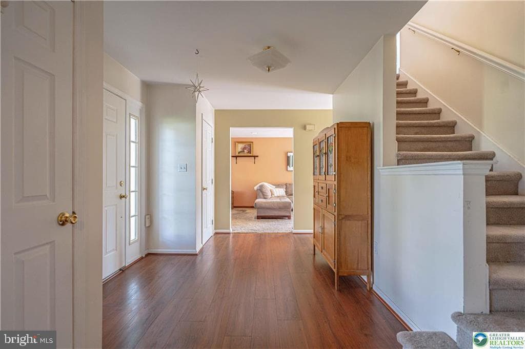 5460 Devonshire Court photo 6