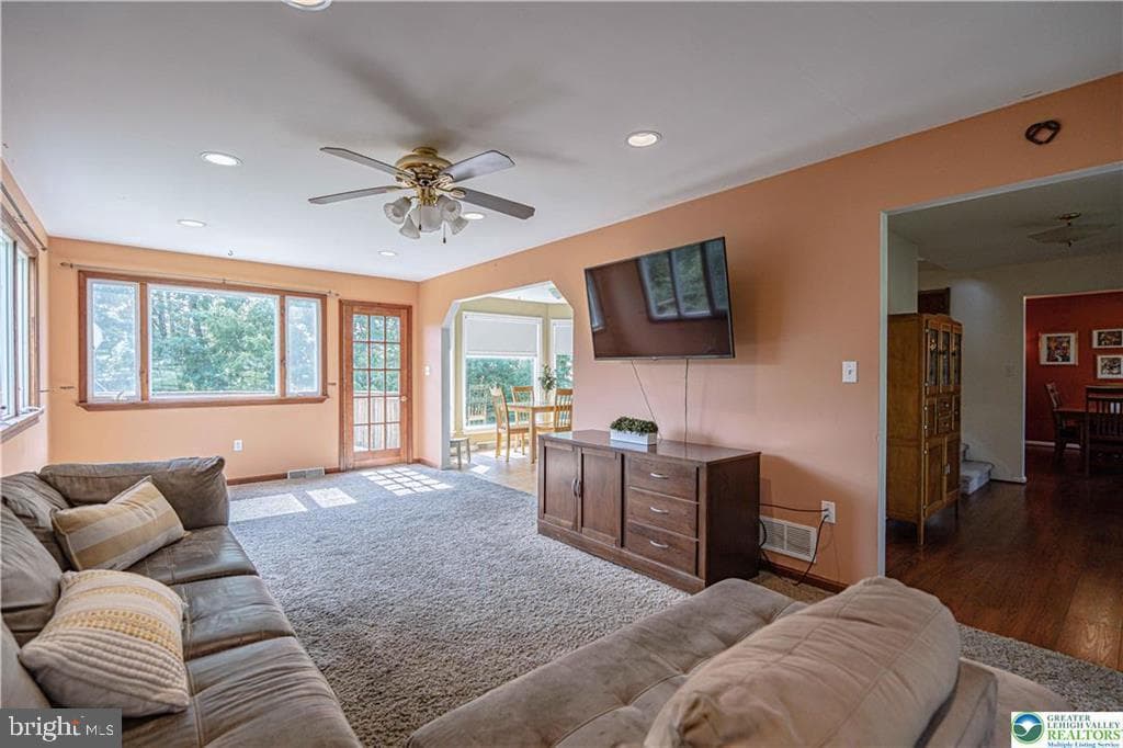 5460 Devonshire Court photo 9