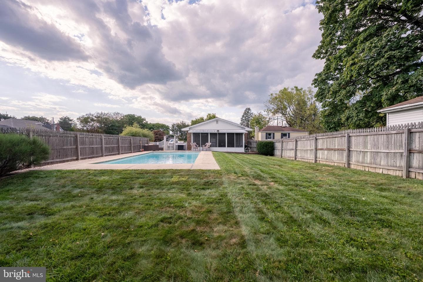 6342 Chapmans Road photo 17