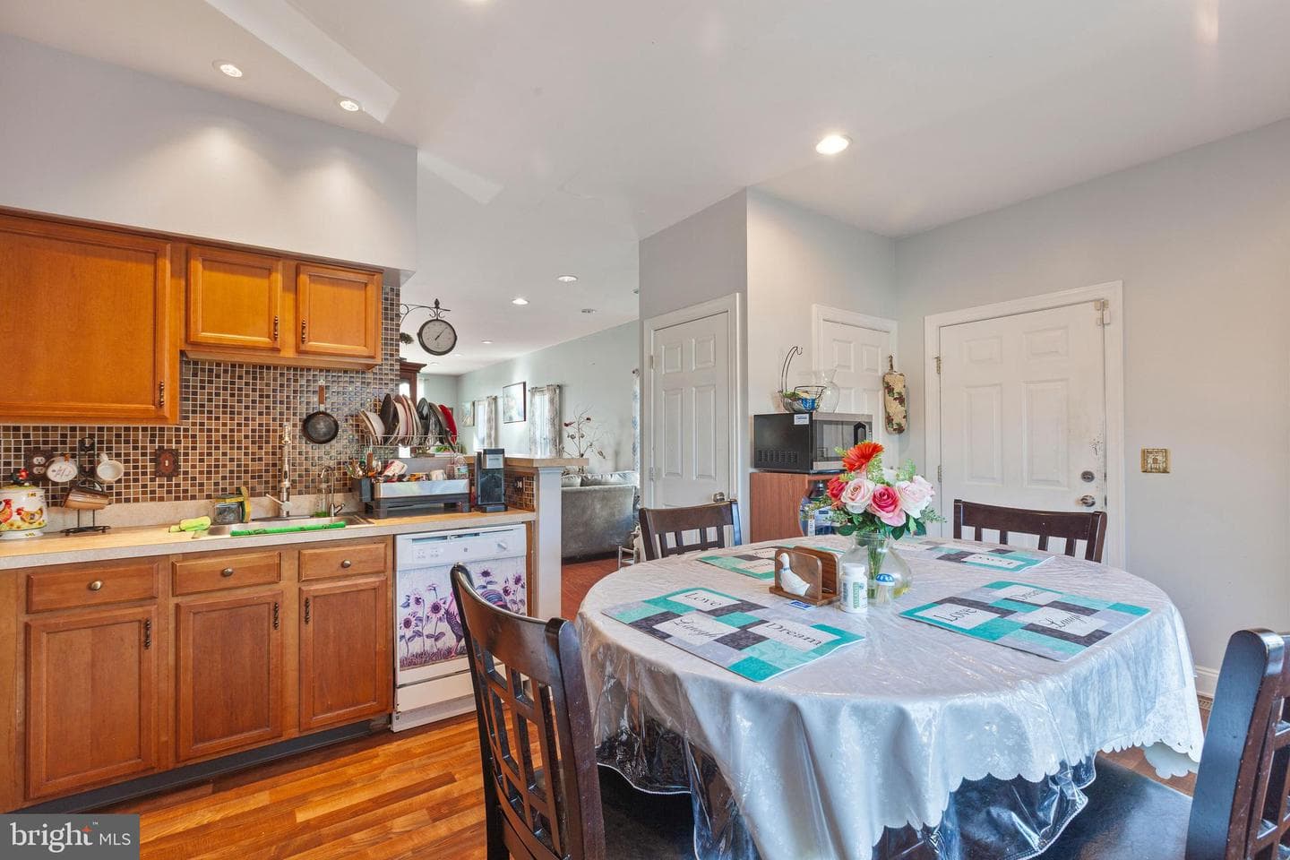 227 E Court Street photo 14
