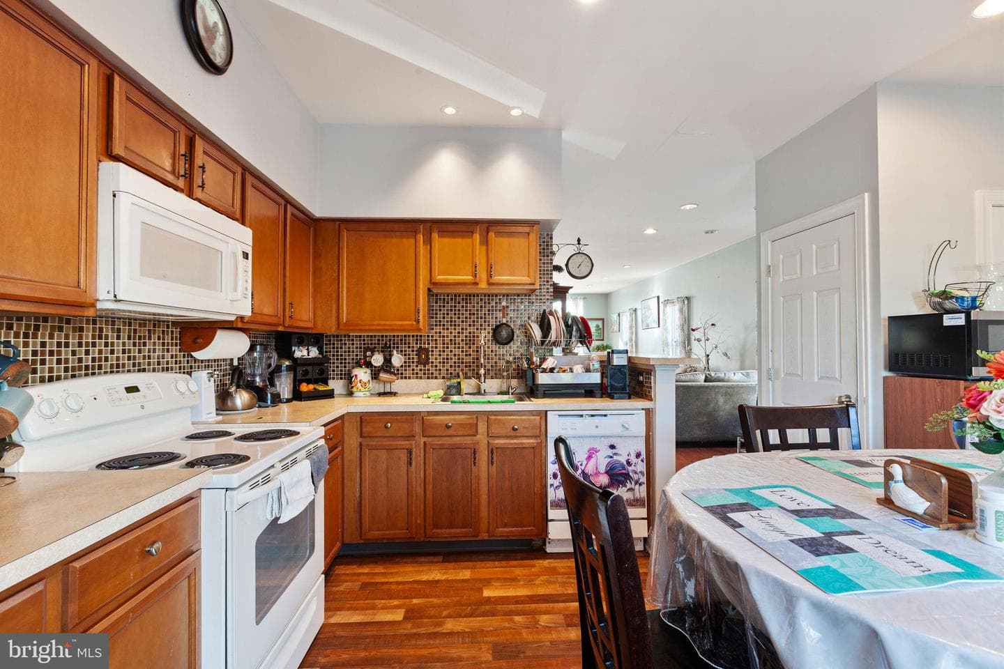 227 E Court Street photo 15