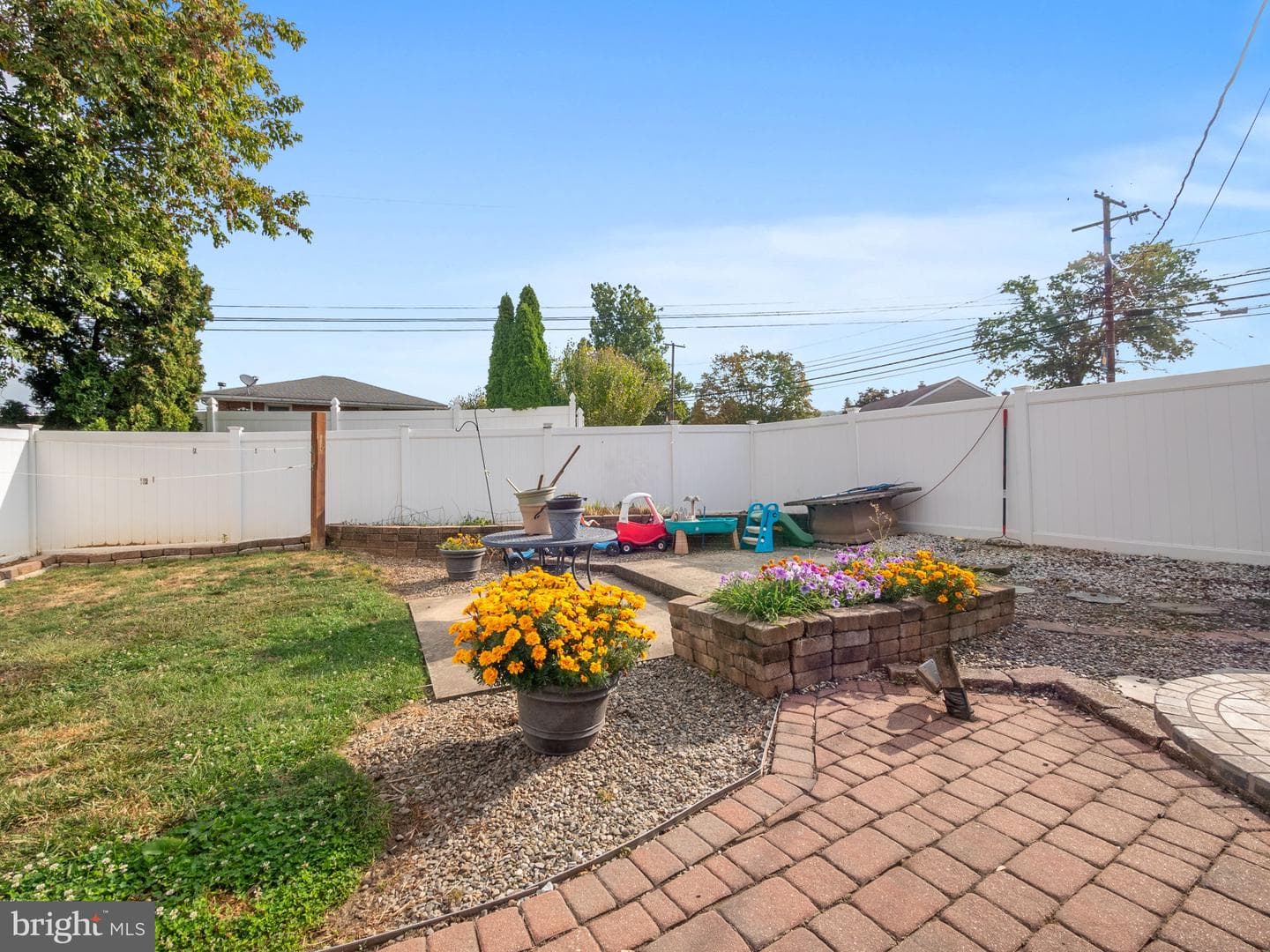 137 E Harrison Street photo 31