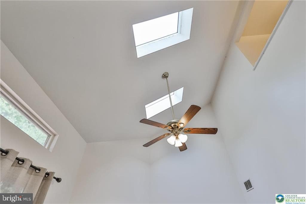 204 Ridings Circle photo 23