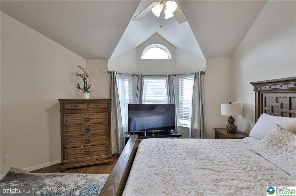 204 Ridings Circle photo 32