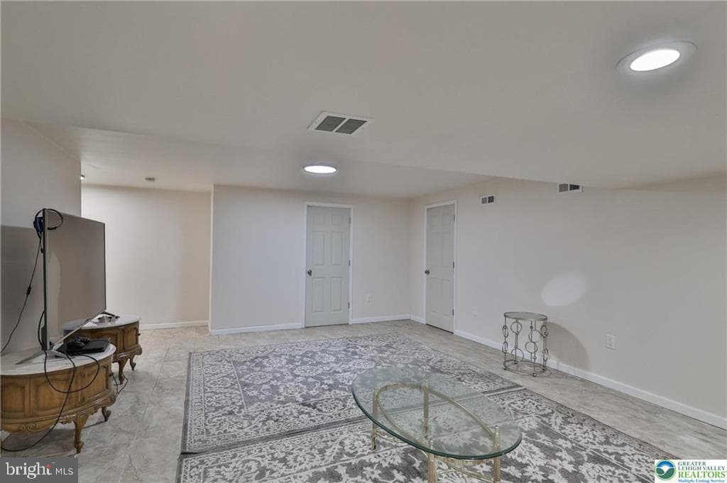 204 Ridings Circle photo 44