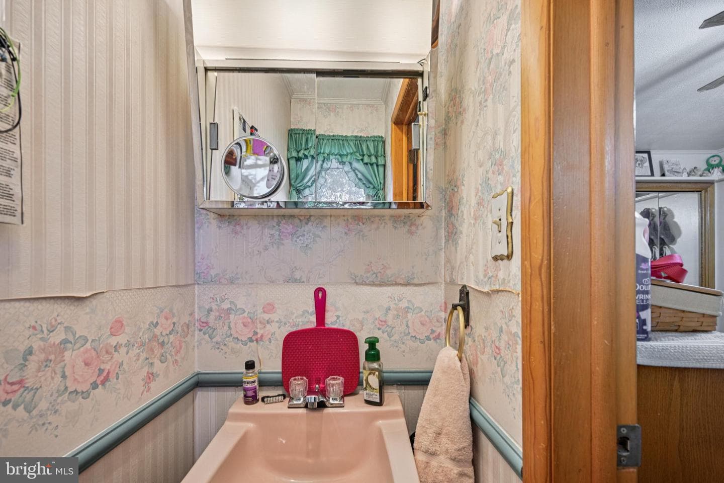 1459 Leicester Place photo 24