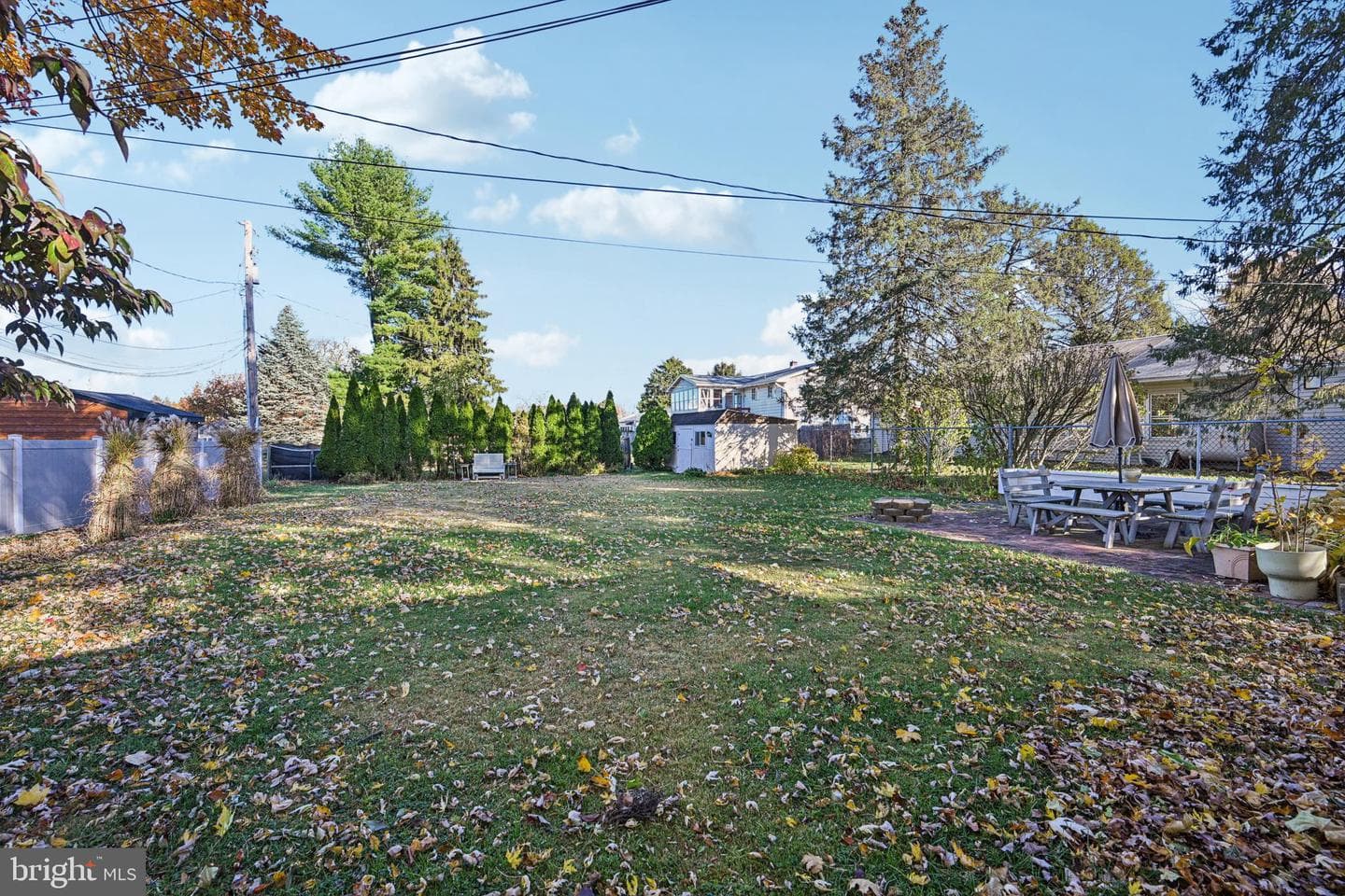 1459 Leicester Place photo 32