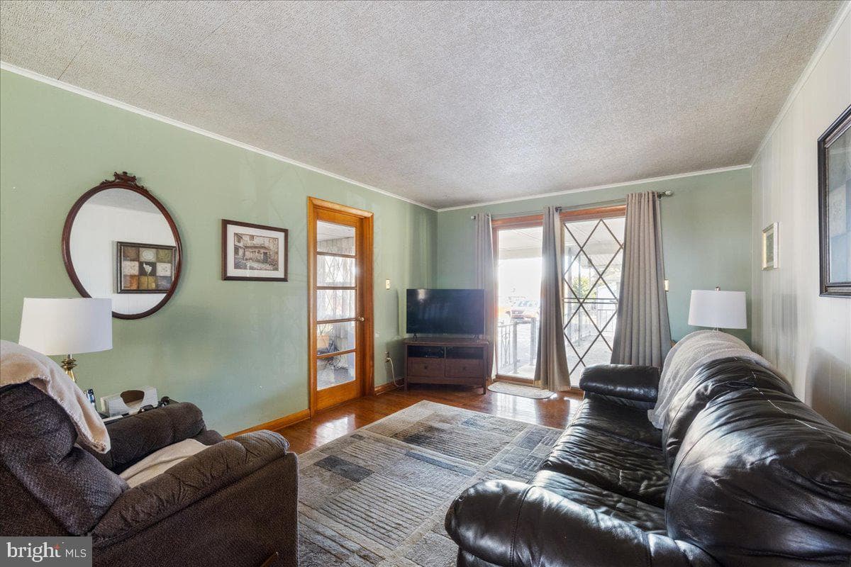 1305 Lehigh Street photo 9