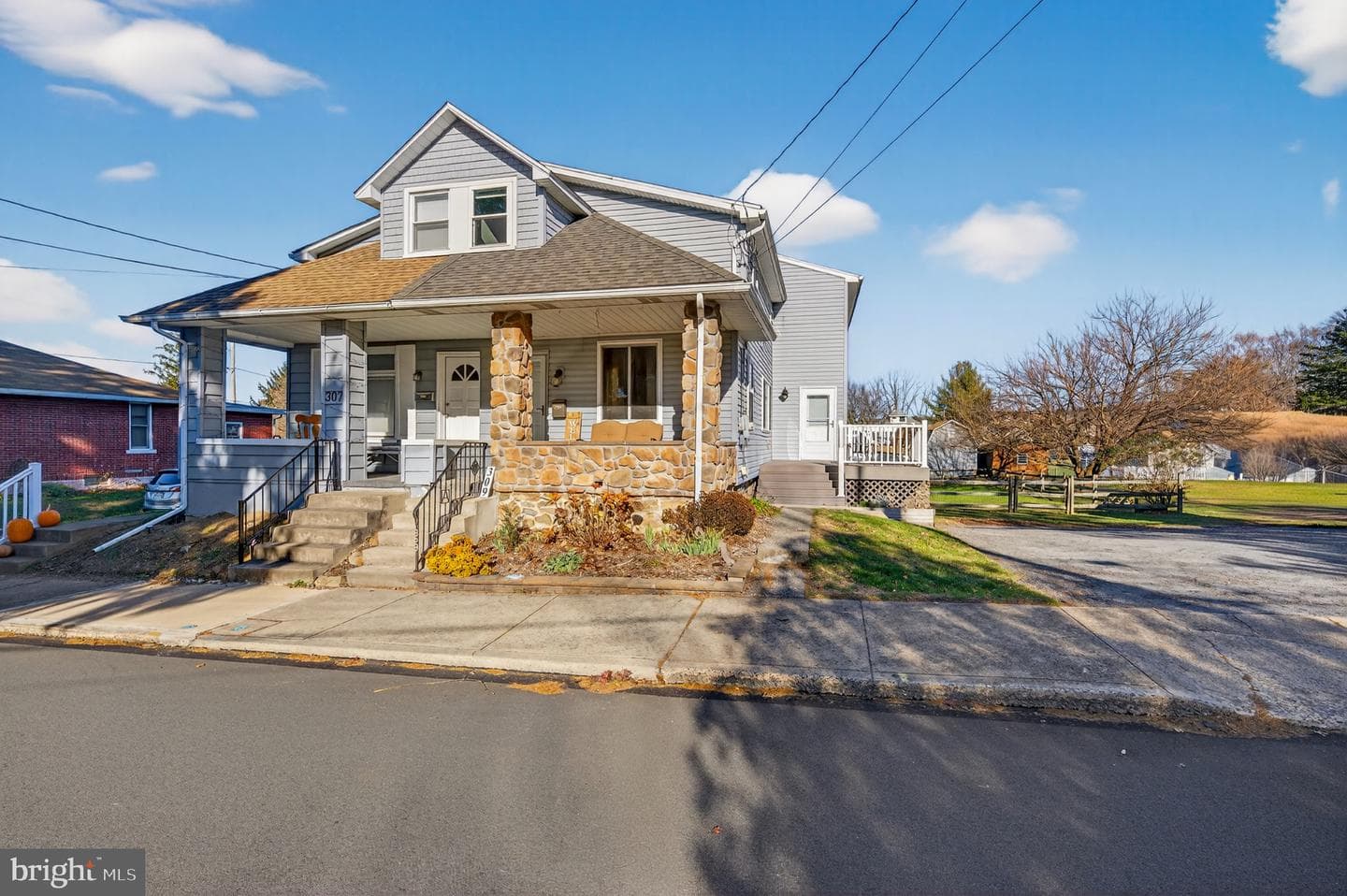 309 Delong Avenue photo 3