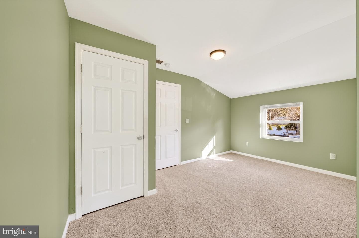 309 Delong Avenue photo 36