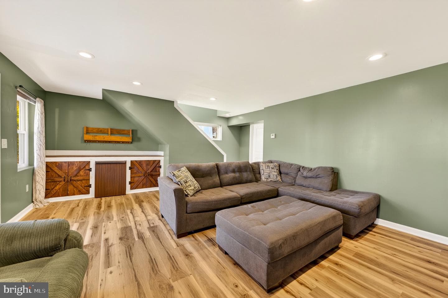 309 Delong Avenue photo 38