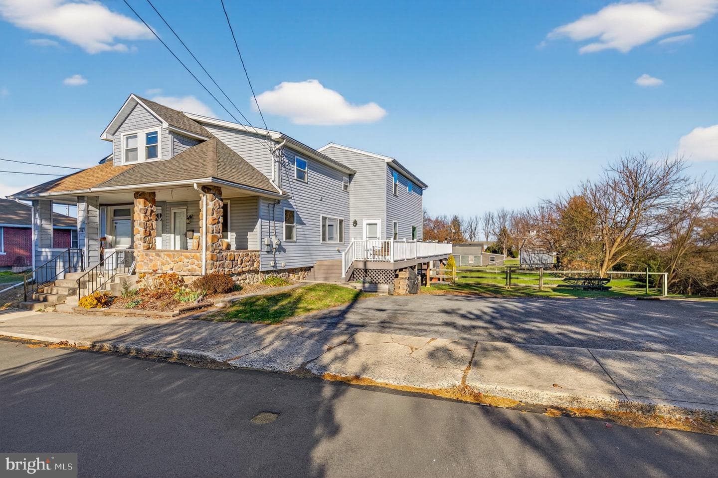 309 Delong Avenue photo 4