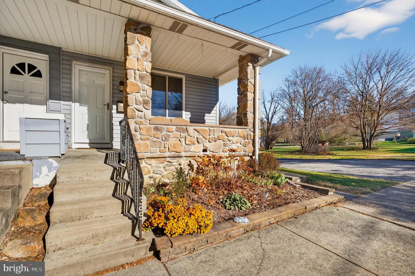 309 Delong Avenue photo 6