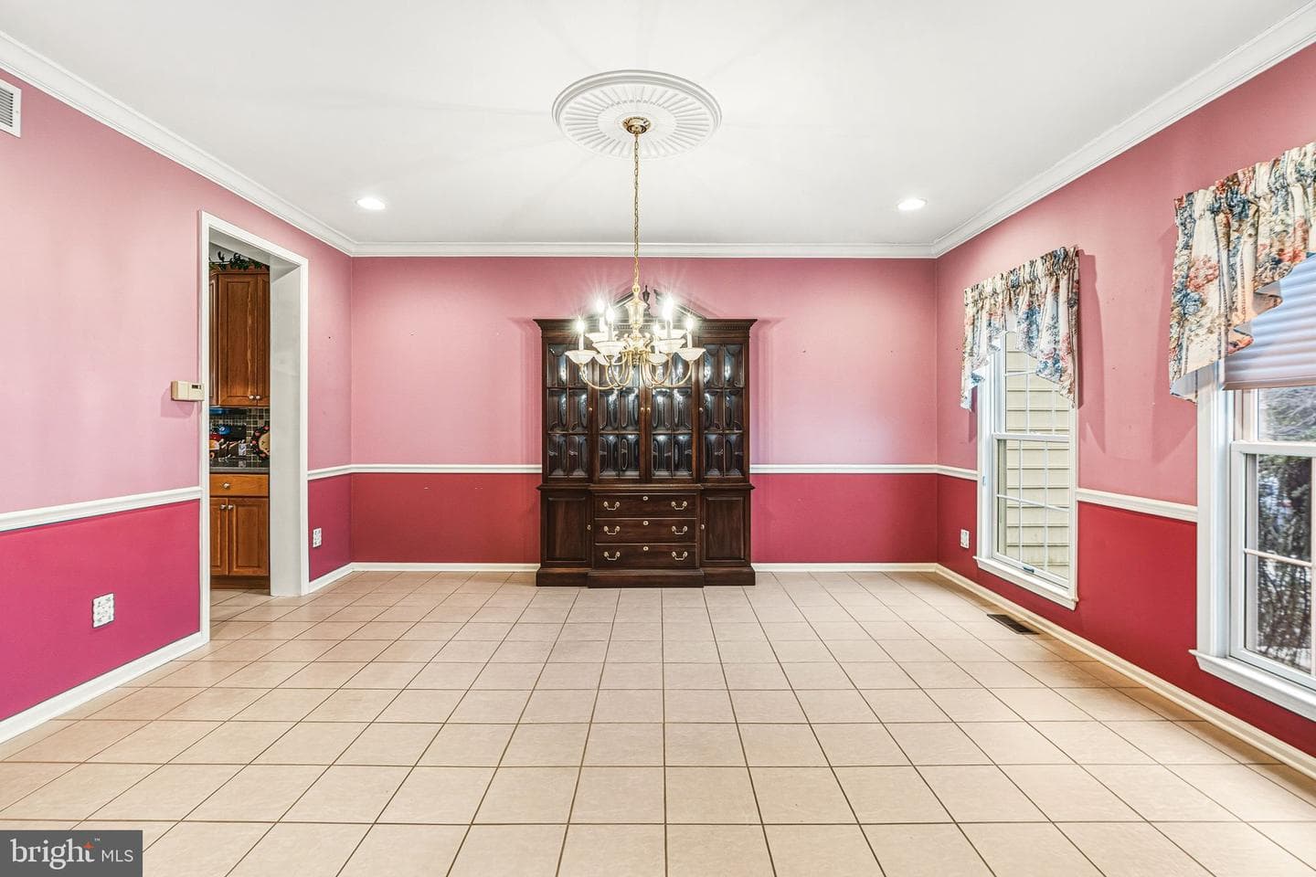 4698 Berwyn Lane photo 4