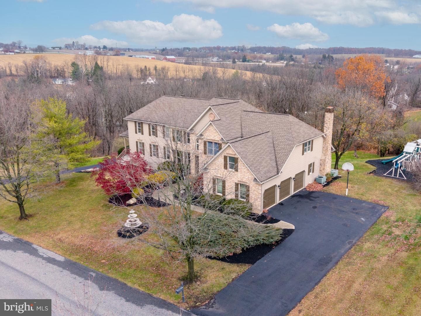 2243 Oakwood Court photo 3