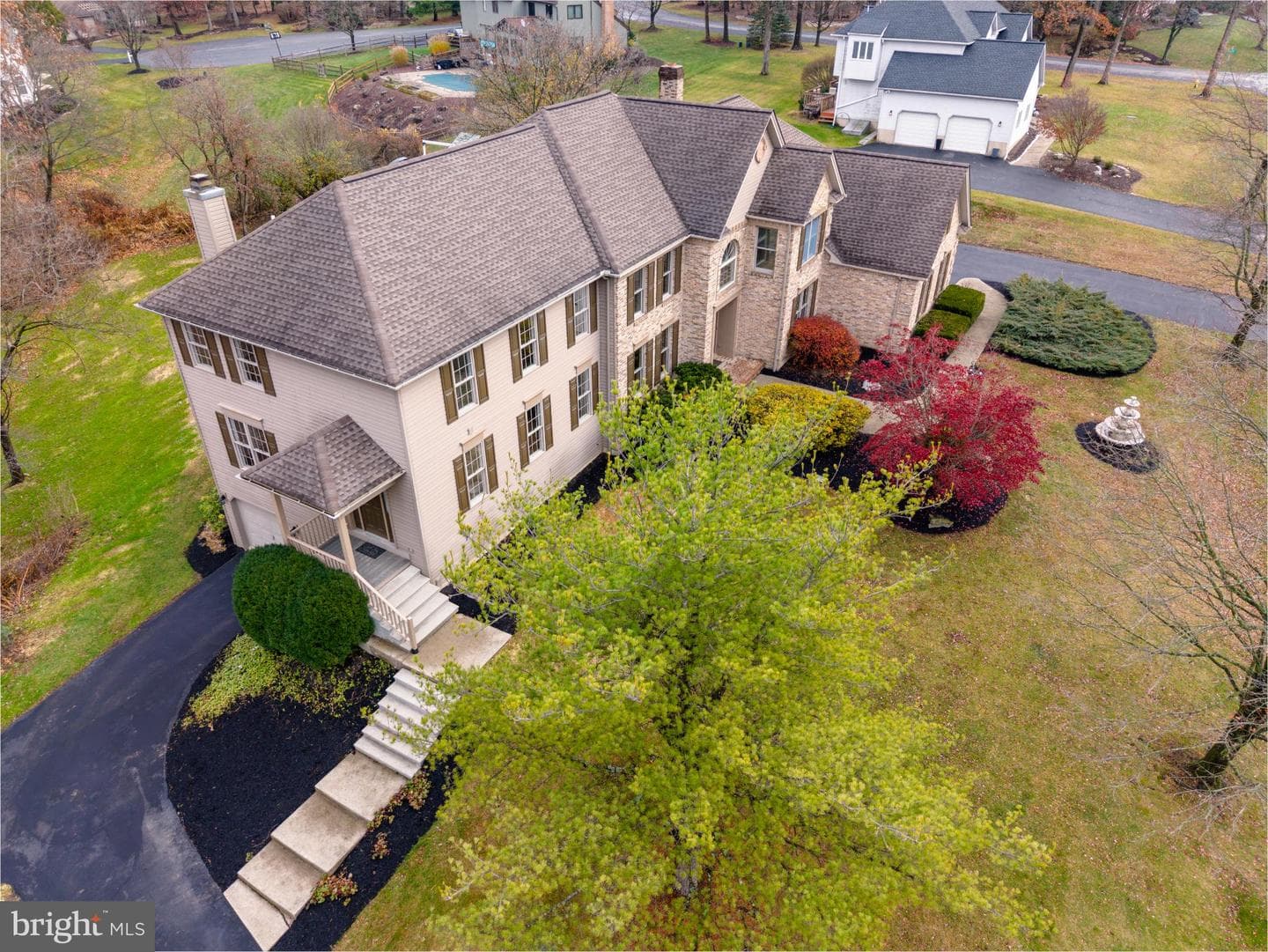 2243 Oakwood Court photo 4