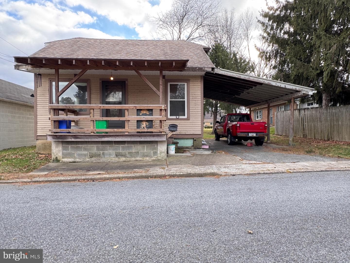1615 Martins Lane photo 3