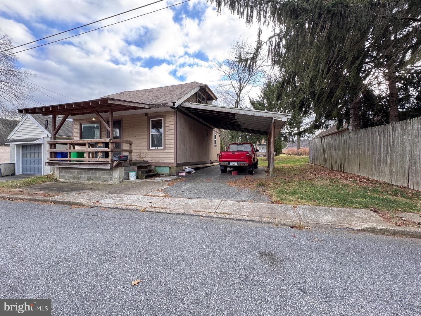 1615 Martins Lane photo 4
