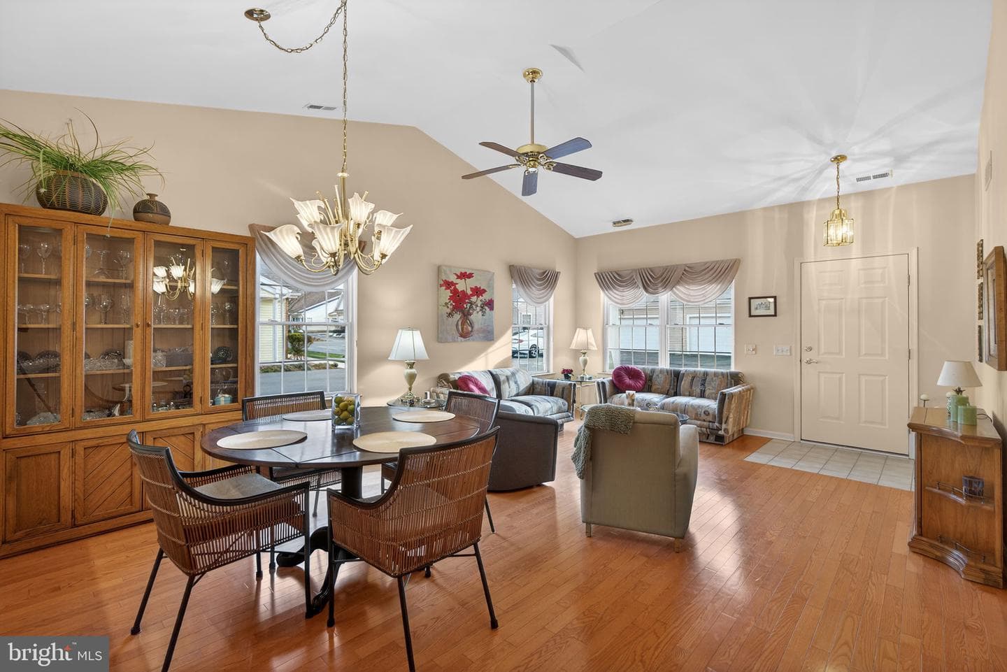 4860 Derby Lane photo 4