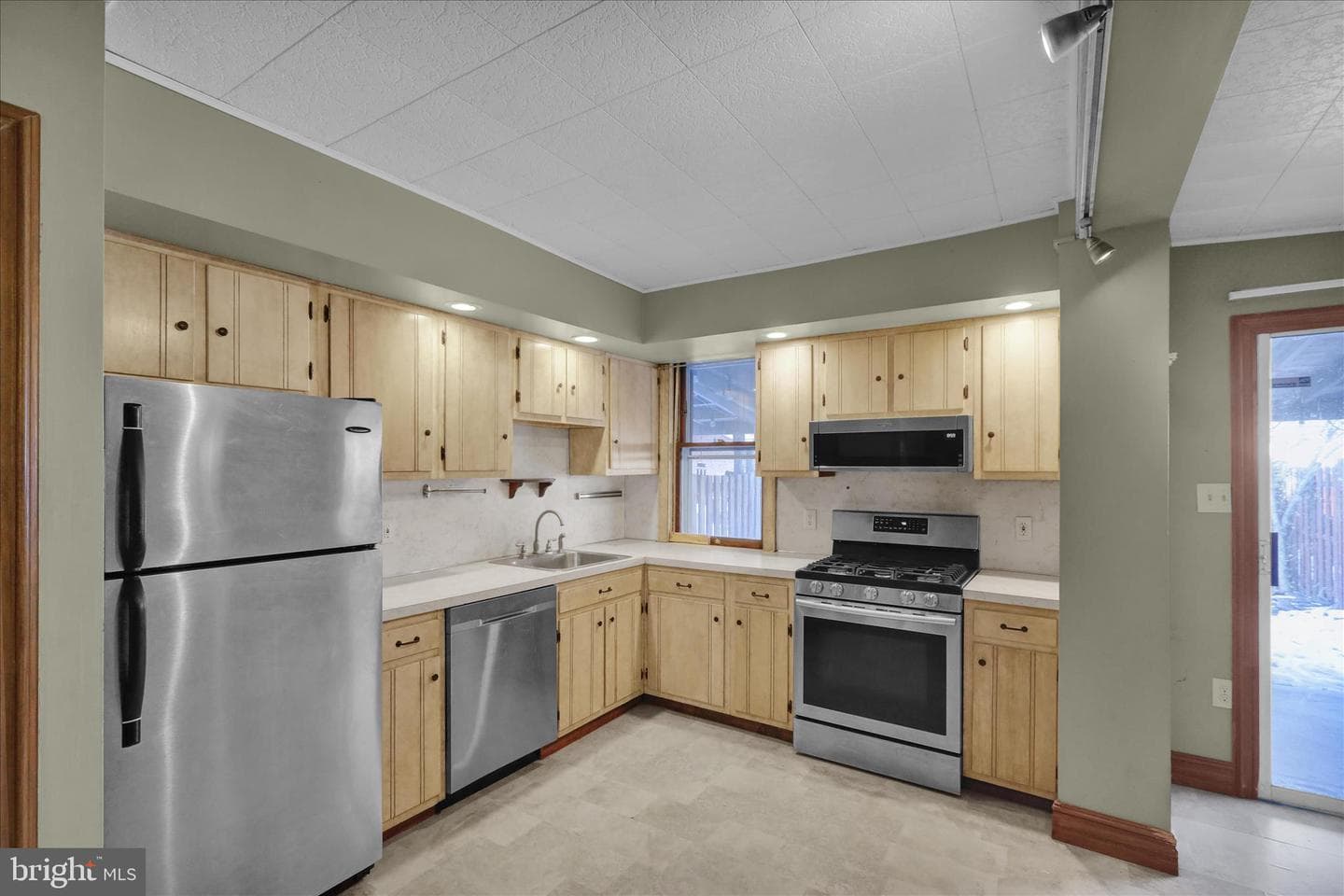 815 W Gordon Street photo 2